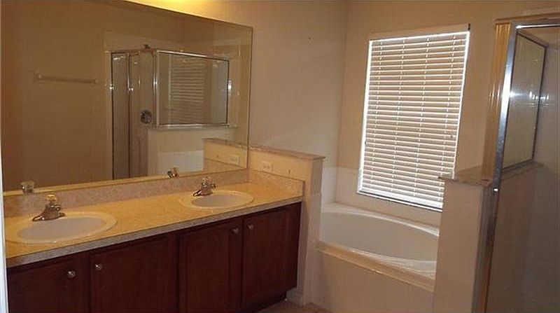2nd image of 2939 Landgdon Ln S