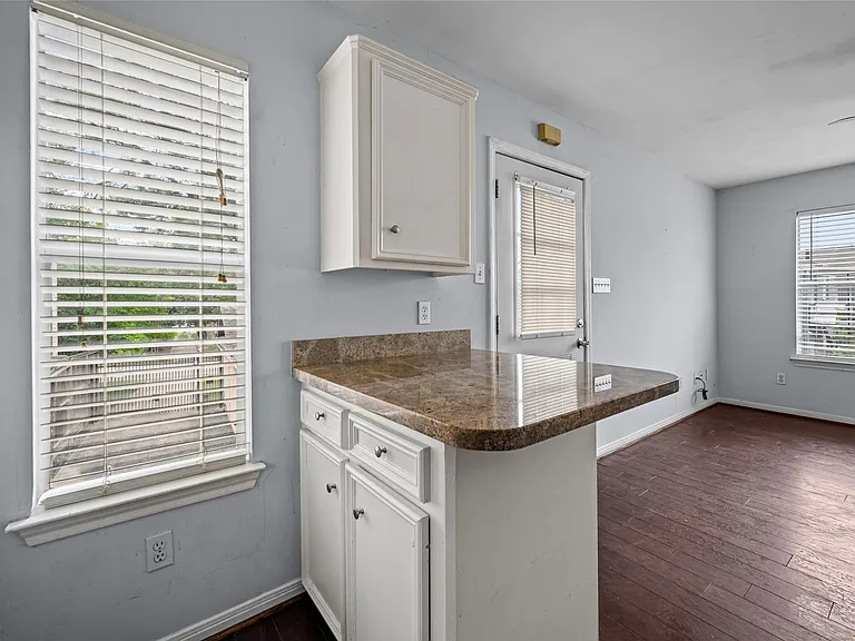 2142 Sul Ross St #A — Photo 15