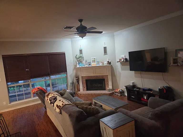 2201 Washburn Way — Photo 4