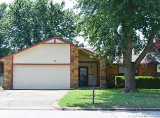 1302 E 140th Pl S, Glenpool, OK 74033