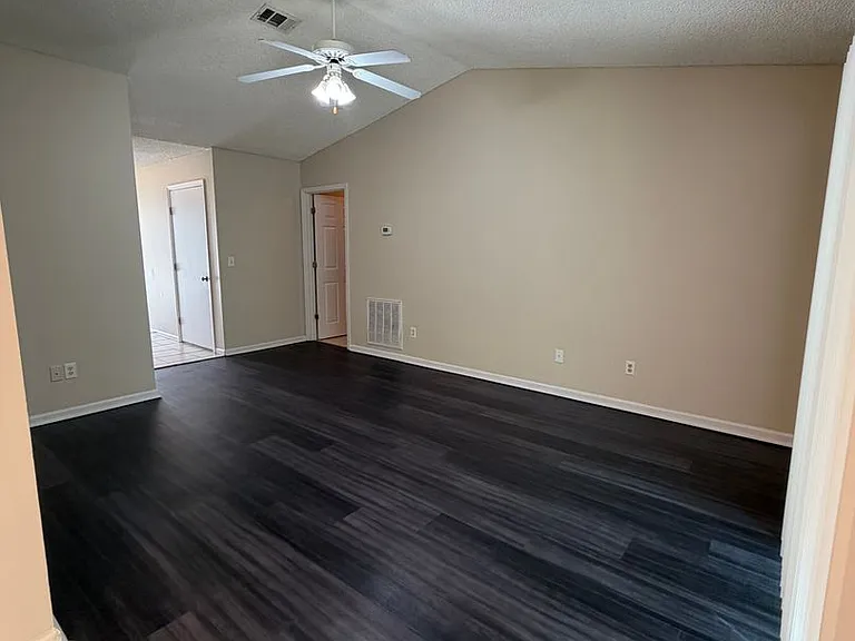101 Talbot Ct — Photo 12