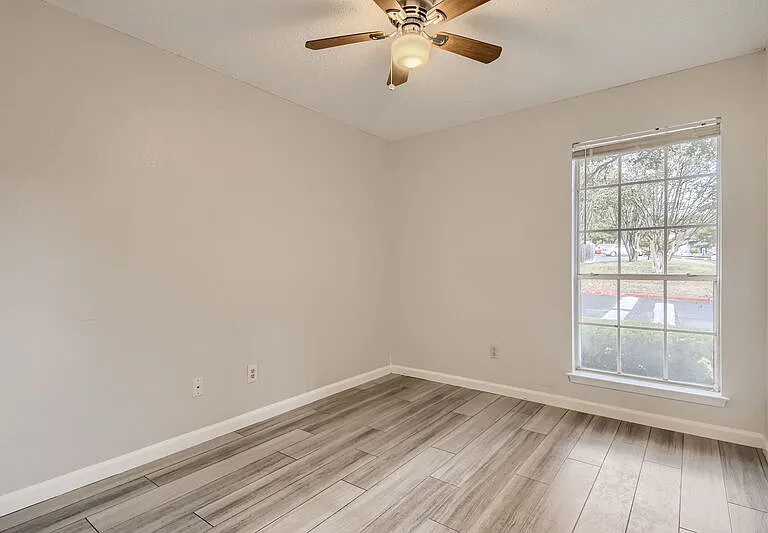 1015 E Yager Ln #141 — Photo 16