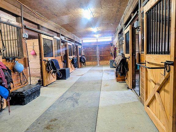 5th image of 40 Dunbarton Center Road