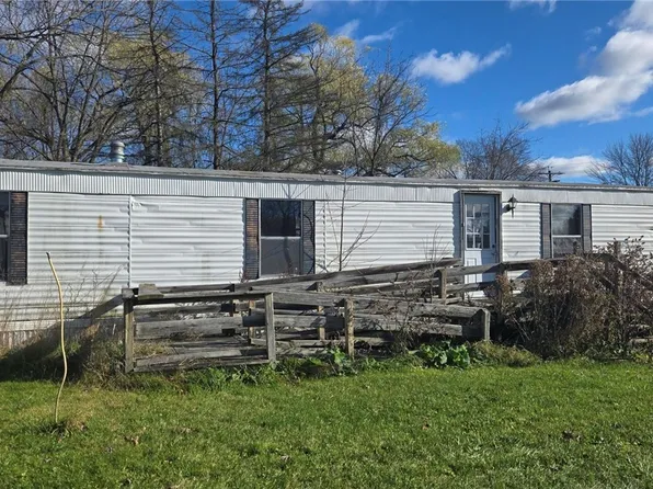6539 Badgley Rd, East Syracuse, NY 13057