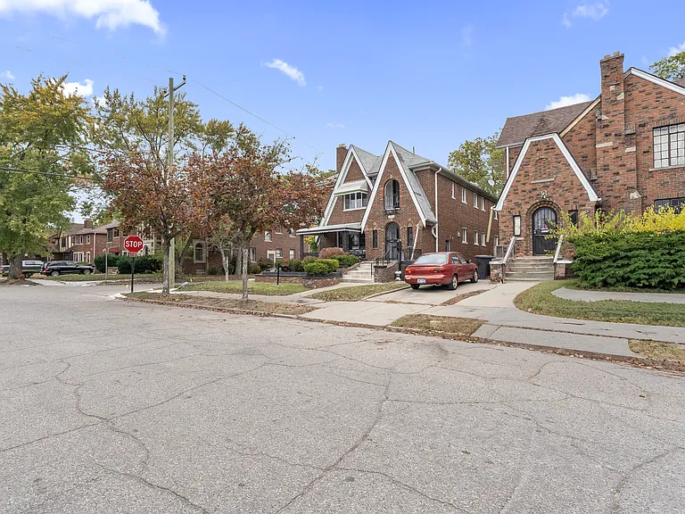 17614 Roselawn St #A & B — Photo 4
