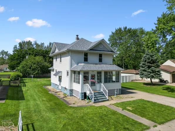 302 W Adams St, Manteno, IL 60950