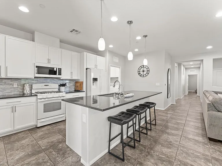 700 Sea Coast Dr — Photo 8