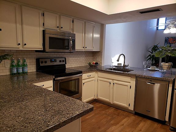 3rd image of 2704 E Shaw Butte Dr