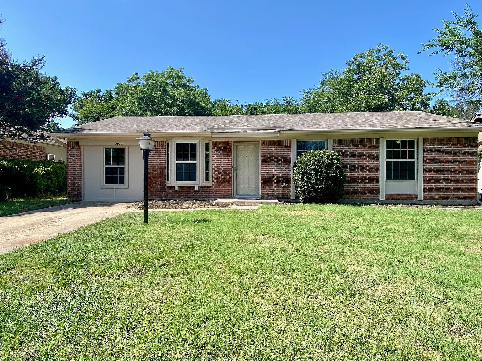 4 bed, 1.5 bath, 1296 sqft, $1,795 — Photo 1