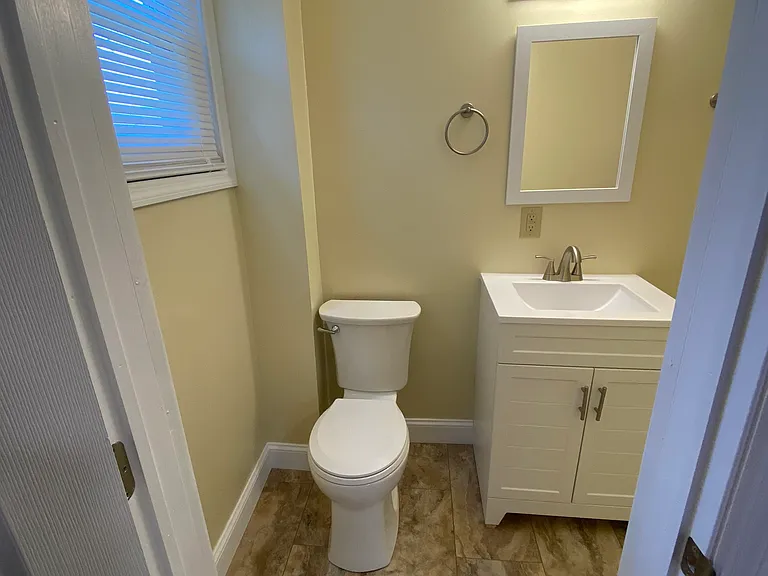 1445 Hunter Ave — Photo 10
