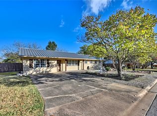 1006 Top Hill Dr, Brenham, TX 77833