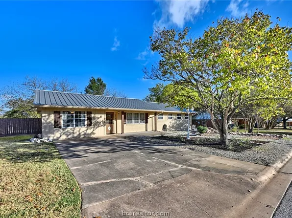 1006 Top Hill Dr, Brenham, TX 77833