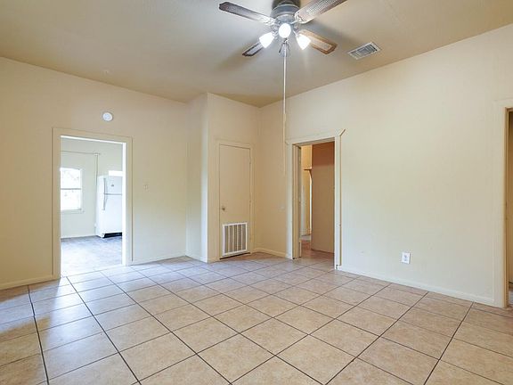 4th image of 904 Arbor Pl #4