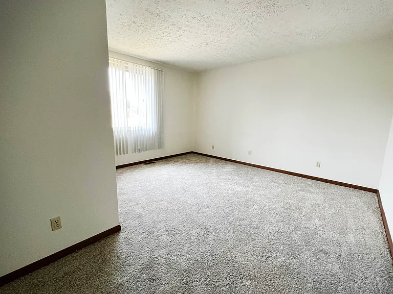 Crestbrook Apartments & Townhomes — Photo 51