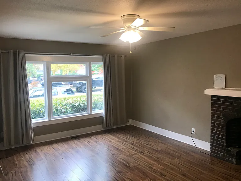 301 SE Baker St #1 — Photo 11