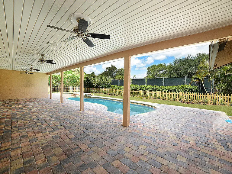 6943 Giralda Cir — Photo 23