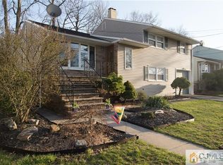 69 Burnham Dr, Fords, NJ