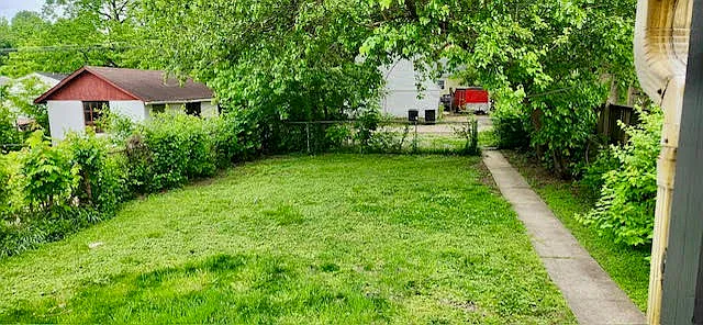 Lentz Ave — Photo 16