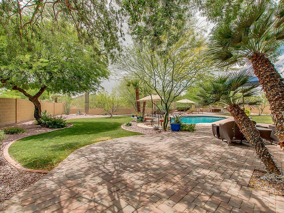 1st image of 17893 W Cactus Flower Dr