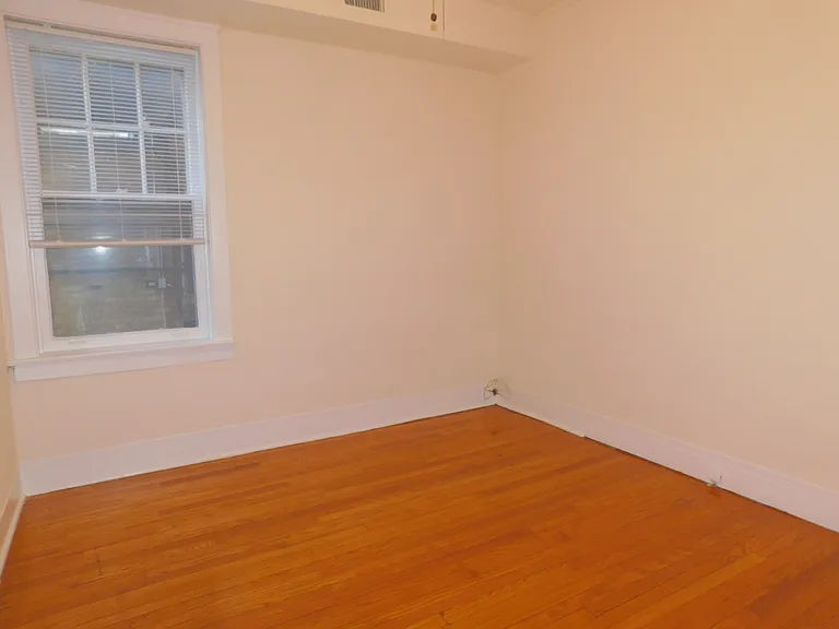 625 11th St #2 — Photo 10