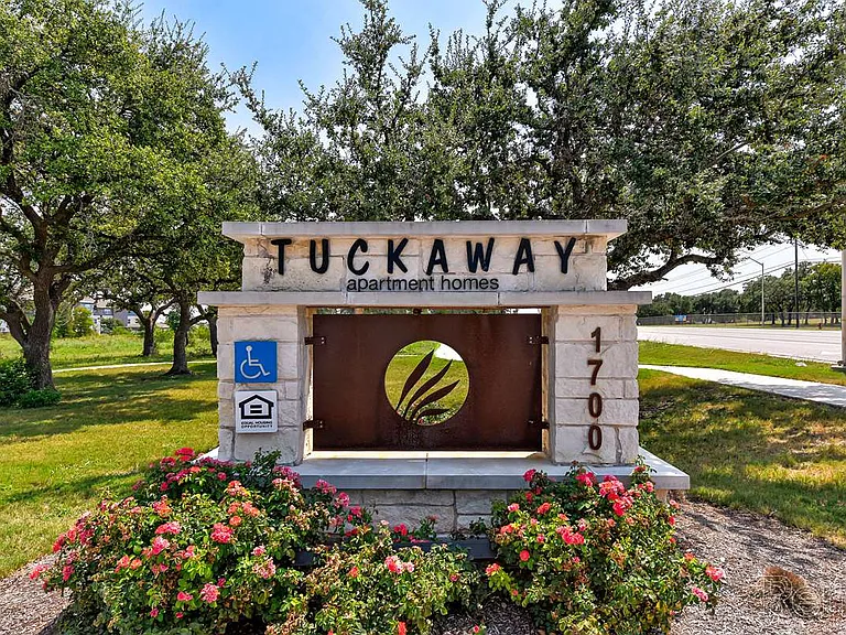 Tuckaway Apartment Homes — Photo 3