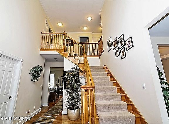 2nd image of 685 Castlewood Dr