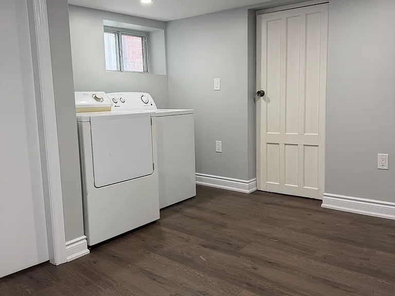 276 Balmoral Ave N #LOWER — Photo 12