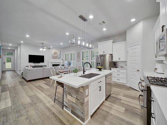 5th image of 352 Rise Ln