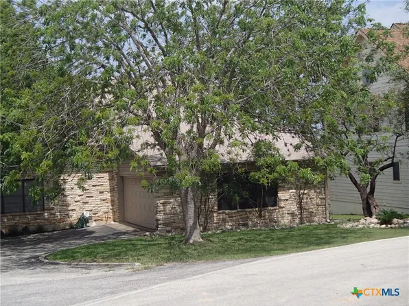 1603 Lakeside Dr W, Canyon Lake, TX 78133