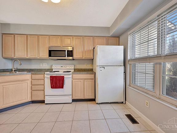 5th image of 3306 Spruce Ln