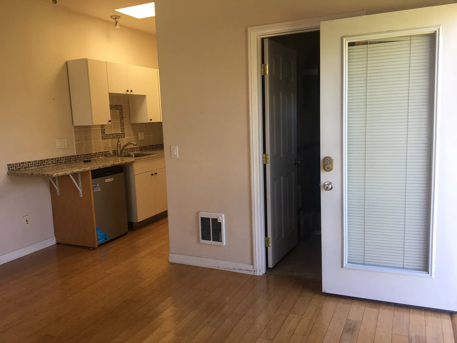 Studio, 300 sqft, $1,695 — Photo 4