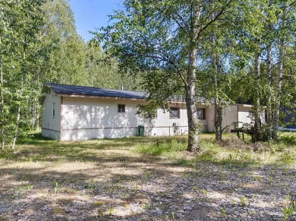 2424 Columbine Dr, North Pole, AK 99705