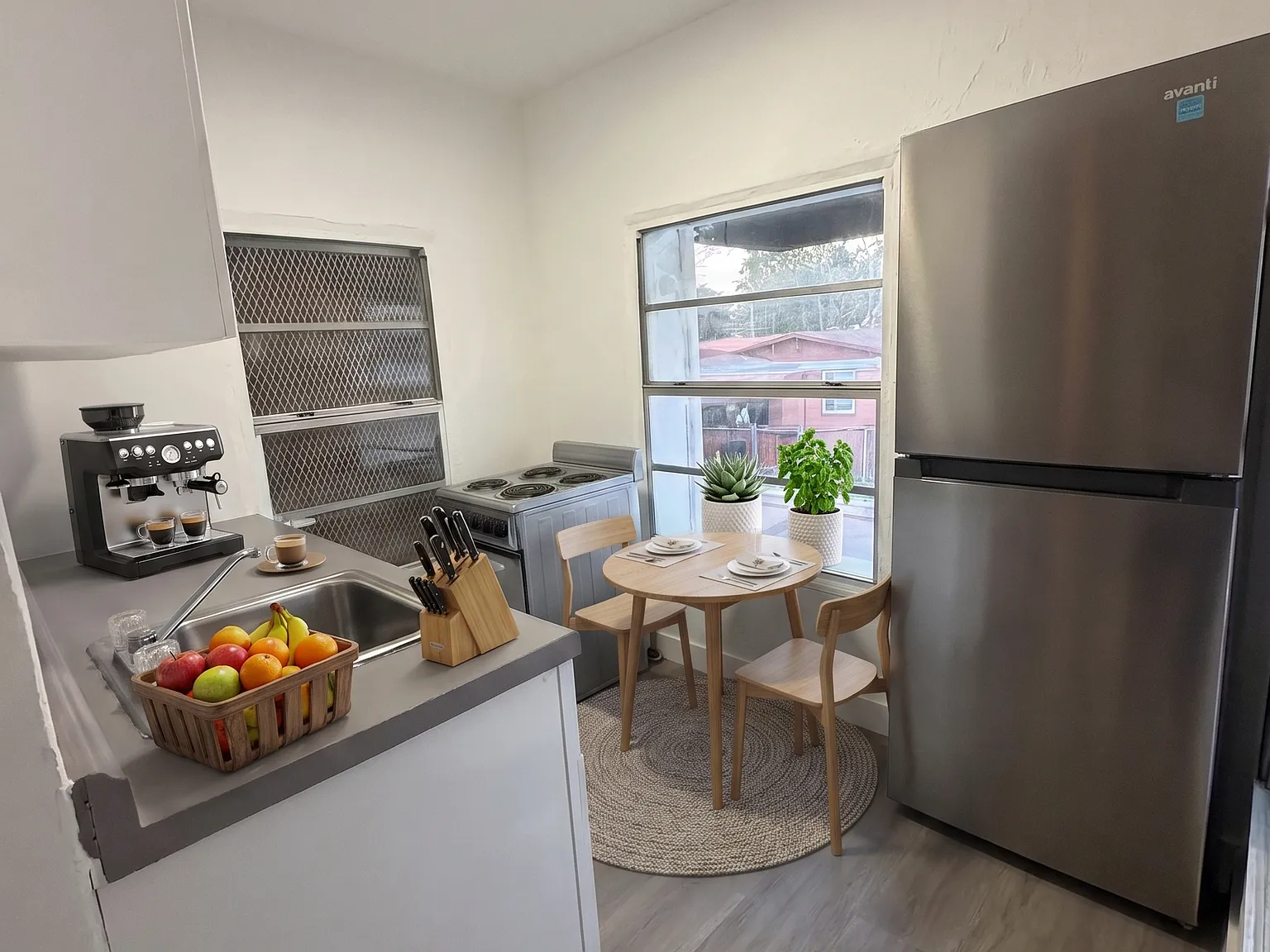 Studio, $1,500 — Photo 2