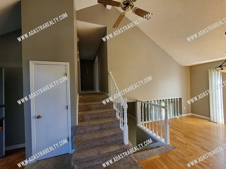 14801 W 123rd Ter — Photo 2