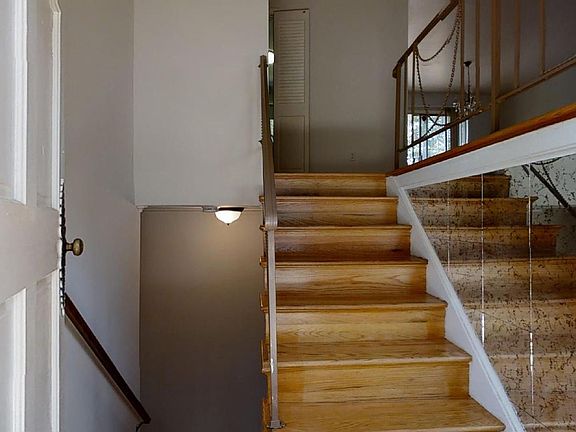 4th image of 5811 Holton Ln