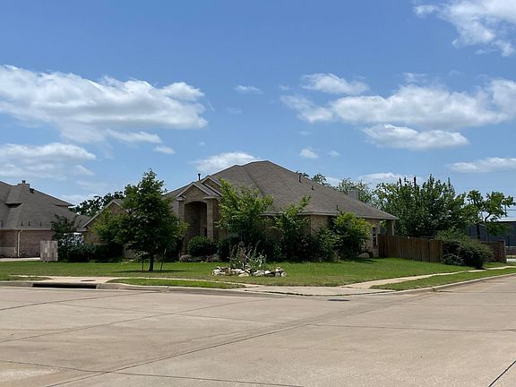 2nd image of 800 Lakewood Dr