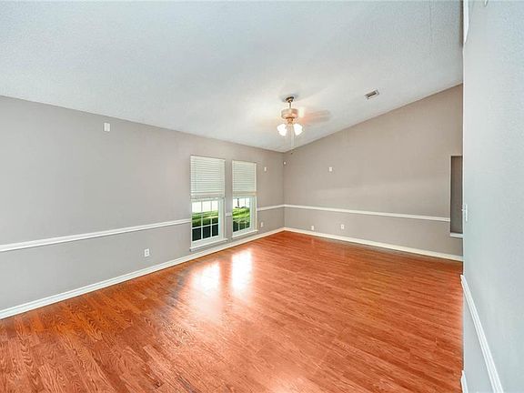 3rd image of 4409 Seville Ln