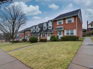 122 Parkview Dr, Teaneck, NJ 07666