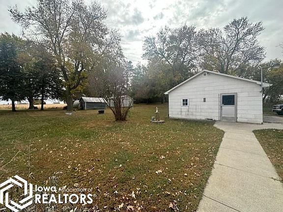 4th image of 2860 Oak Ave
