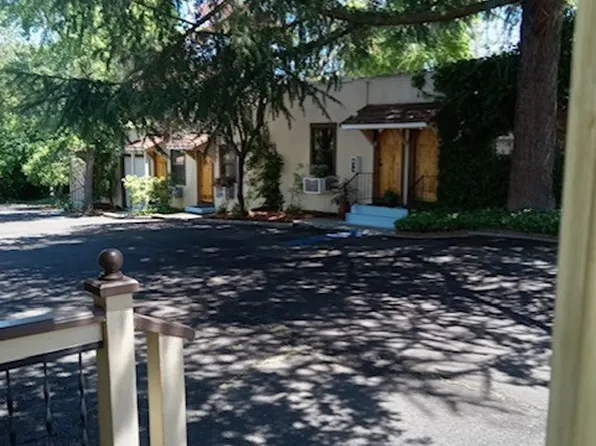 476 N Main St, Ashland, OR