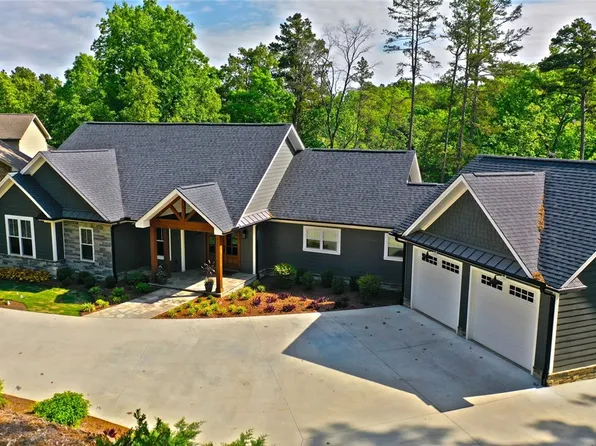 802 Clearlake Point, Seneca, SC 29672