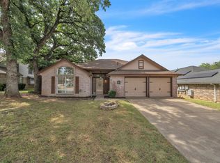 2802 Glen Ridge Dr, Arlington, TX 76016
