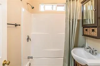 1845 Ord Grove Ave — Photo 15