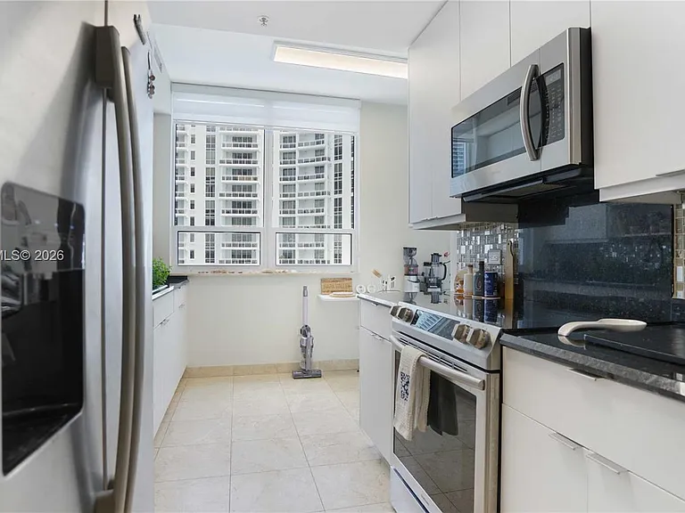 801 Brickell Key Blvd #2210 — Photo 37