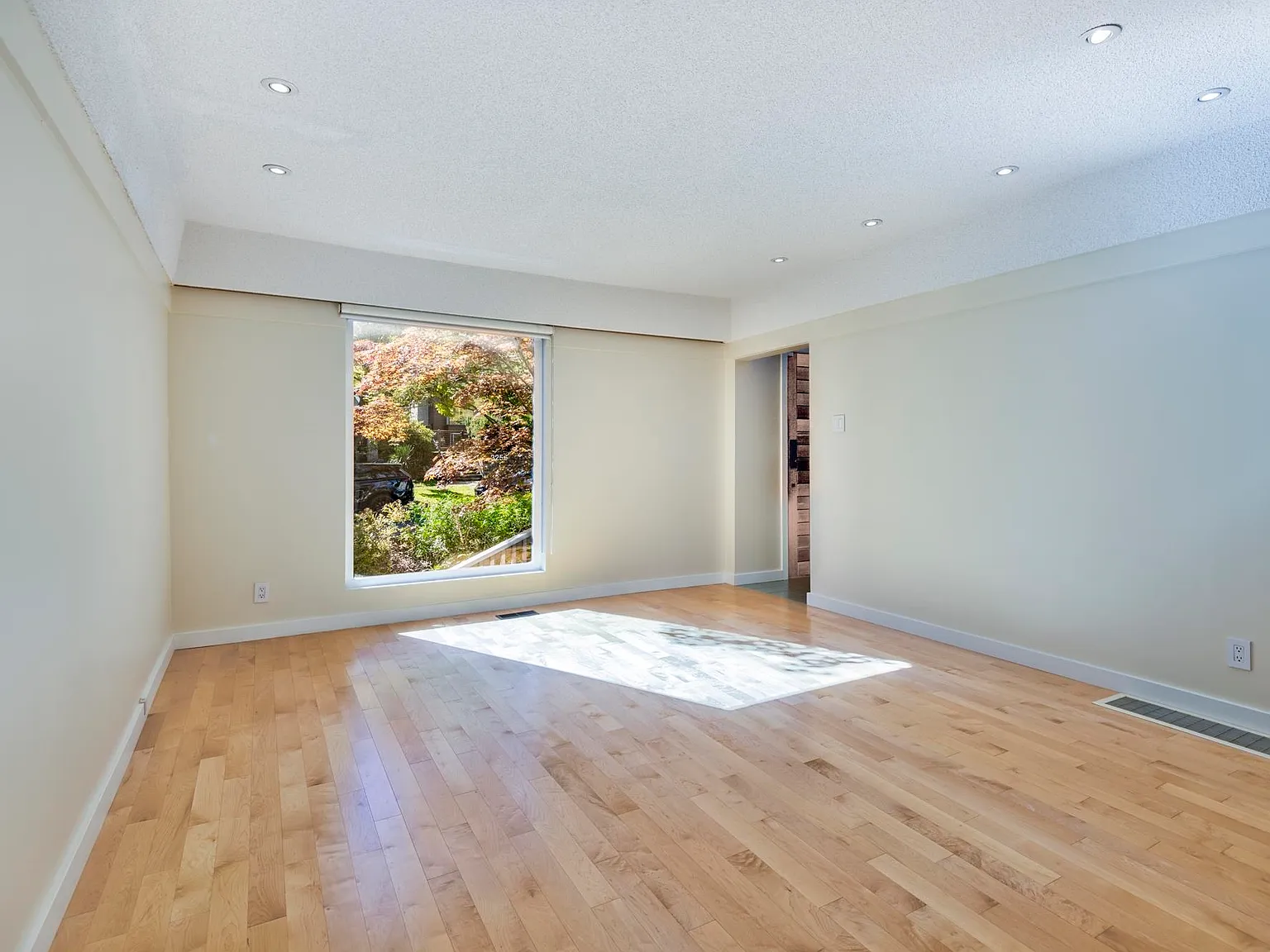 4 bed, 1700 sqft, $7,000 — Photo 4