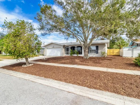 10889 Hammock Dr, Largo, FL 33774