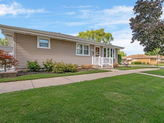 8952 S 55th Ct, Oak Lawn, IL 60453
