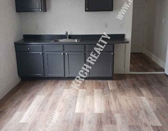 5th image of 3992 E 52nd St #1