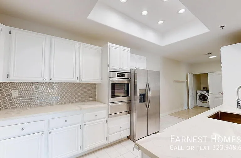 4348 Mammoth Ave #303 — Photo 9