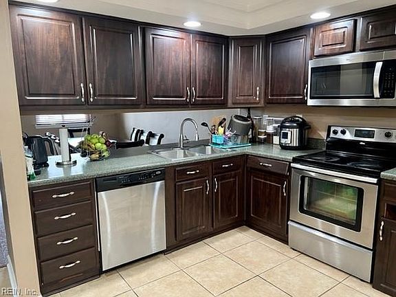 5th image of 678 Masefield Cir